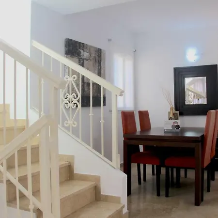 Condes De Iza Large Townhouse Sleeps 8 Rdr122