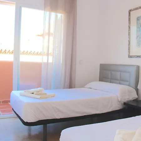 Condes De Iza Large Townhouse Sleeps 8 Rdr122