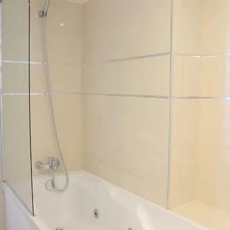 Holiday home Condes De Iza Large Townhouse Sleeps 8 Rdr122